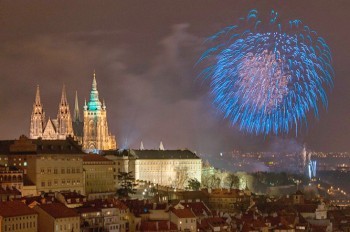 Видео: новогодний фейерверк в Праге