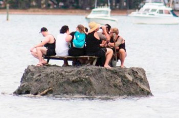 Новозеландцы ради возможности выпить в Новый год построили остров