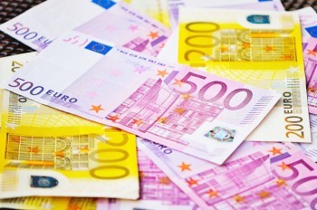 Бездомный вынес из парижского аэропорта 490 тыс. евро