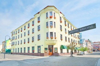 Чешский суд смягчил наказание отелю, отказавшемуся селить россиян из-за Крыма