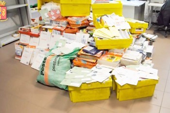 В Италии ленивый почтальон за 8 лет собрал дома полтонны чужих писем
