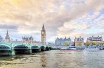 Великобритания вводит платное разрешение на въезд для граждан Чехии и других безвизовых стран