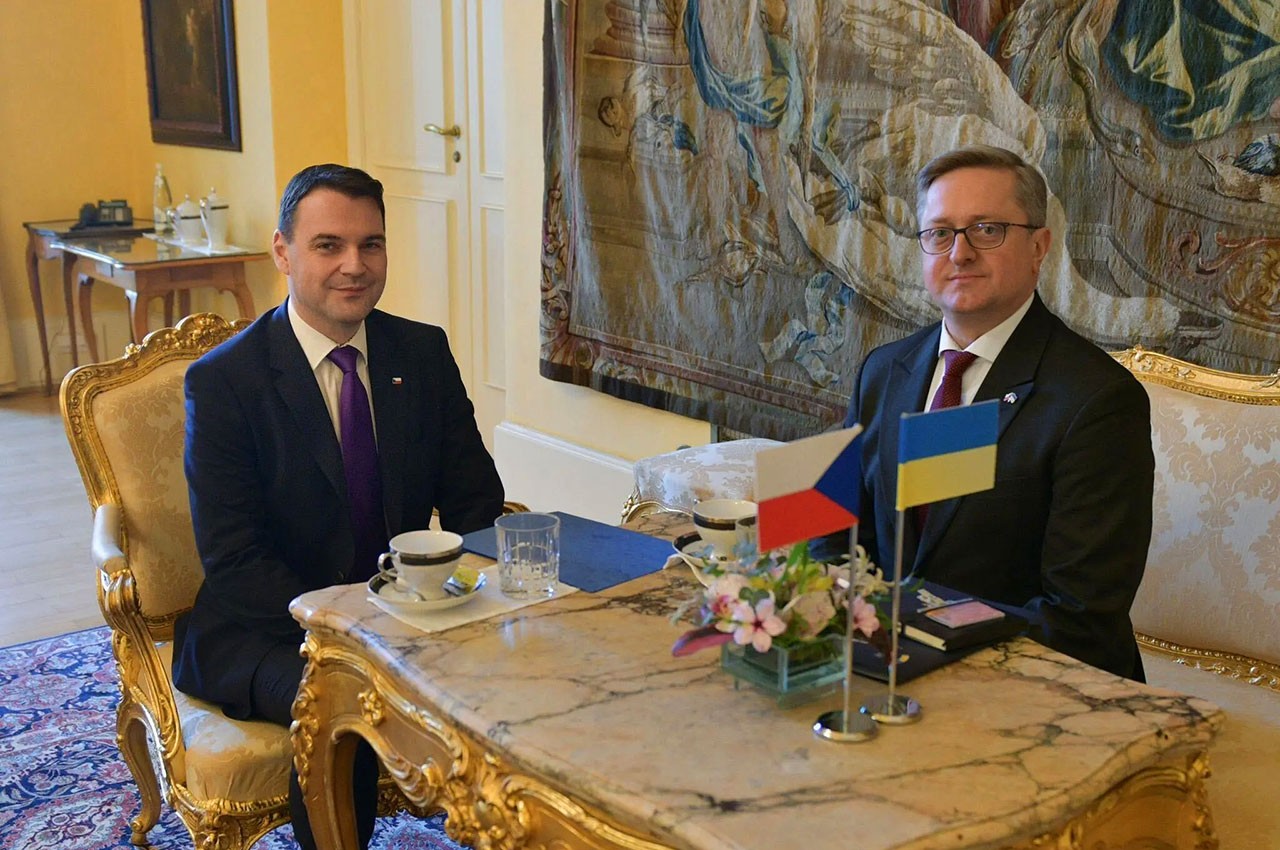 Глава МИД Чехии встретился с послом Украины на фоне скандала из-за Окамуры