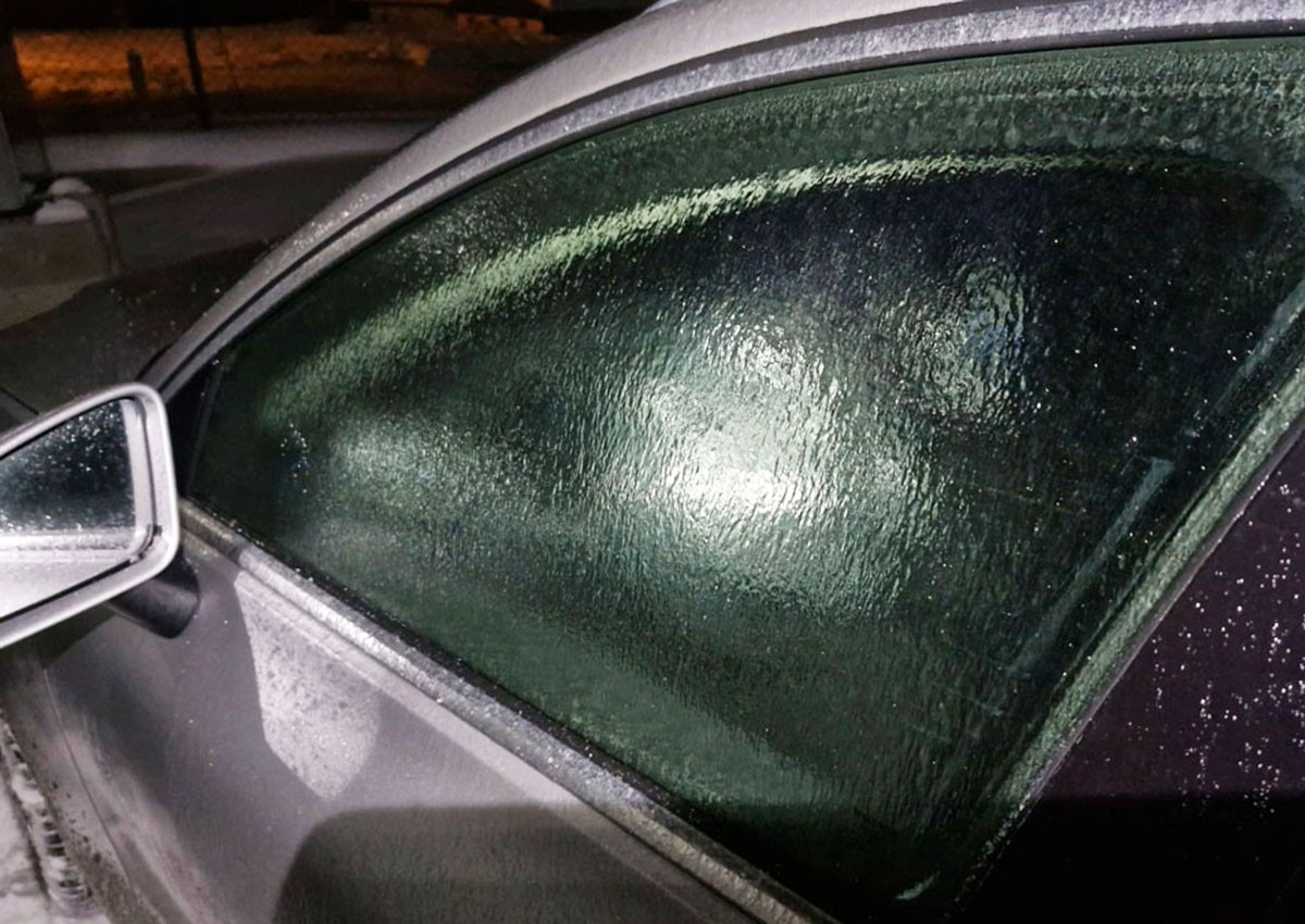 На Чехию обрушился ледяной дождь