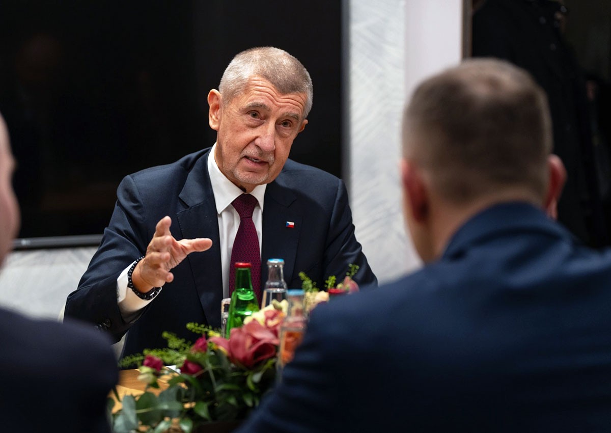 Ведущие политики Чехии отреагировали на скандал с президентом и главой МИД