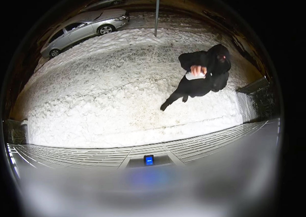 В Праге вор через день вскрывал один и тот же AlzaBox: видео