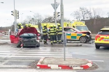 В Праге скорая помощь попала в ДТП
