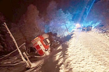 В Чехии перевернулась пожарная машина, спешившая к месту ДТП