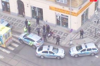 Мужчина открыл стрельбу у магазина в Праге 