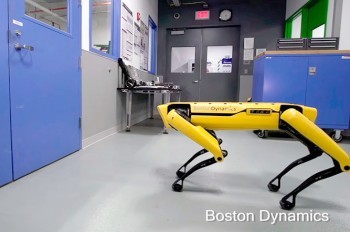 Boston Dynamics научила робота-собаку открывать двери
