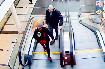 В Праге неизвестные украли раритетную коляску: видео