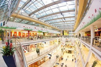 В пражском торговом центре насмерть разбился посетитель