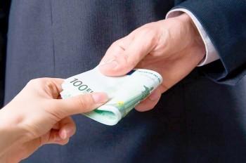 Чехия опередила Италию и Китай в мировом рейтинге коррупции