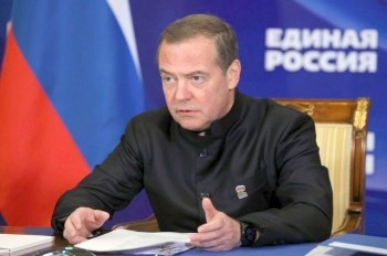 Медведев оскорбил и пожелал смерти чешскому сенатору из-за фейкового поста