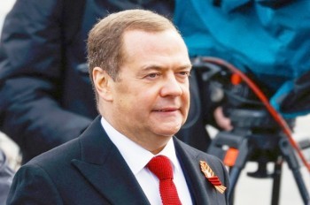 «Негативные последствия алкоголя»: чешские политики прокомментировали угрозы Медведа