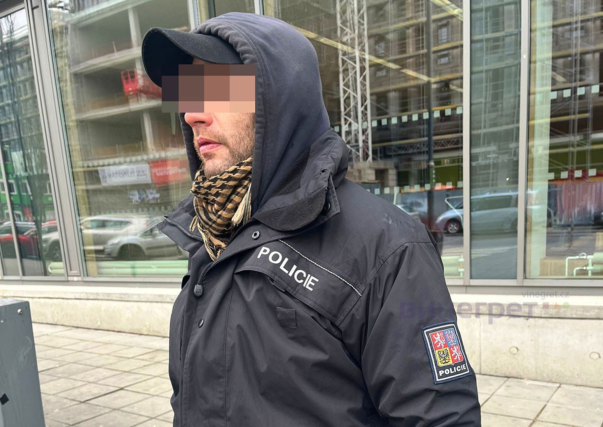 В Чехии бездомному грозит крупный штраф за ношение полицейской куртки