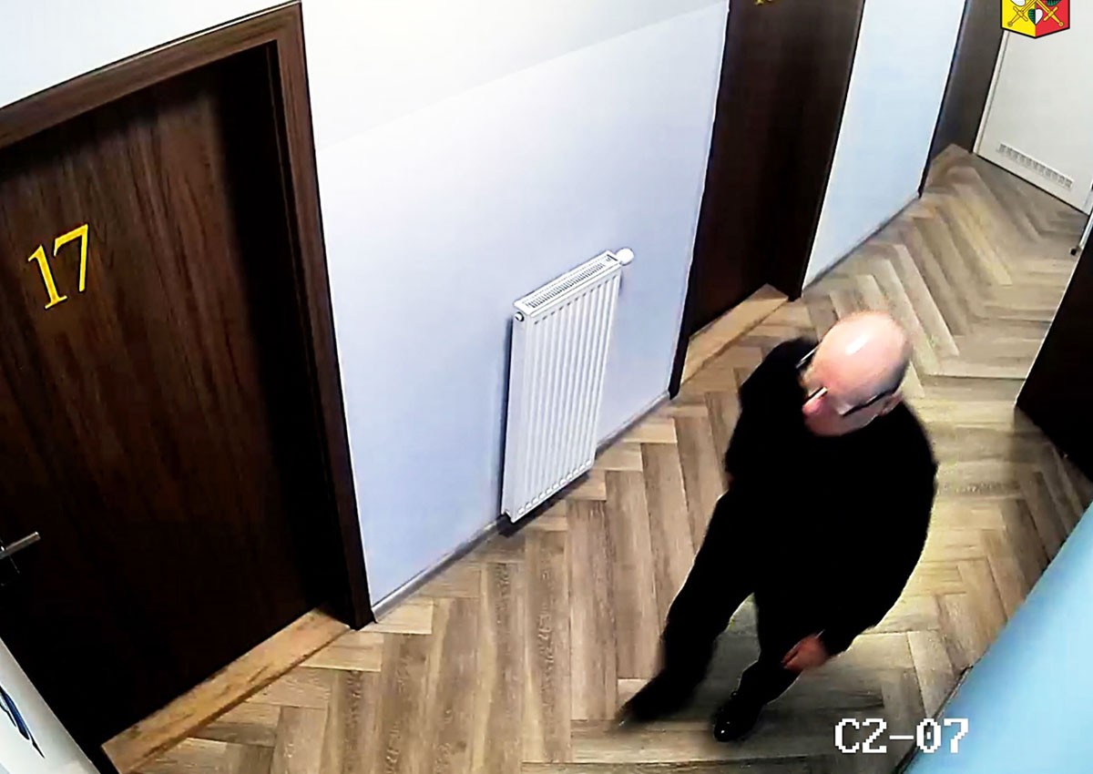 В Чехии разыскивают гостиничного вора: видео