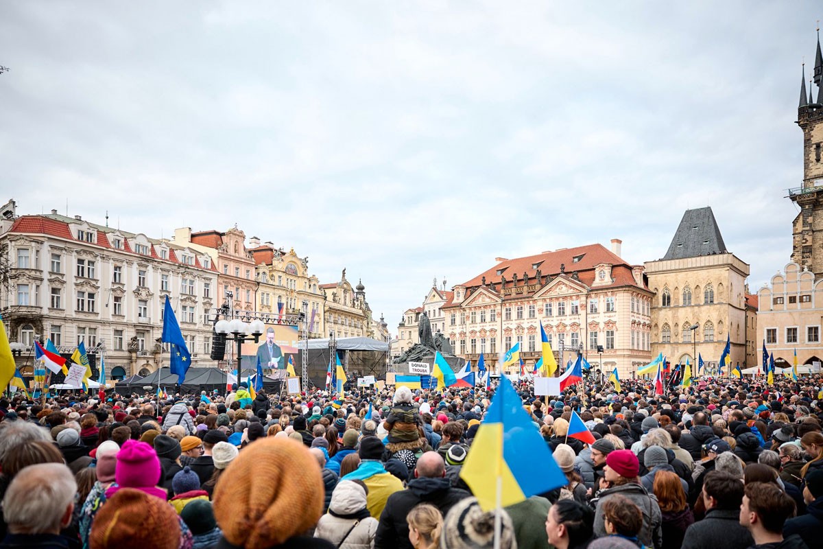 В Праге прошел масштабный митинг в поддержку Украины: фото и видео