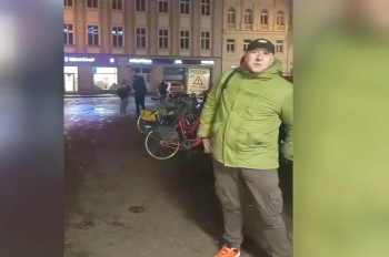 В Праге задержали иностранца, сломавшего челюсть незнакомцу из-за сигареты: видео