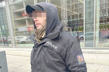 В Чехии бездомному грозит крупный штраф за ношение полицейской куртки