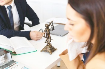 В Чехии адвокат растратил 13 млн крон клиентских денег