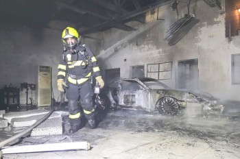 В Чехии в автосалоне сгорел дорогой Porsche