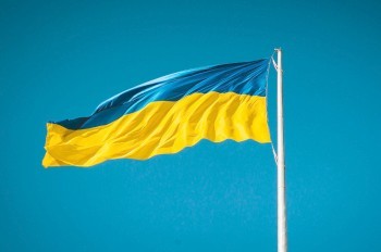 Чешские госведомства вывесят флаги Украины на своих зданиях 24 февраля