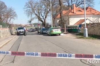 Прохожие в Праге обнаружили мужчину с огнестрельным ранением