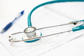 В Праге пьяный врач заявила в полицию на пьяного пациента