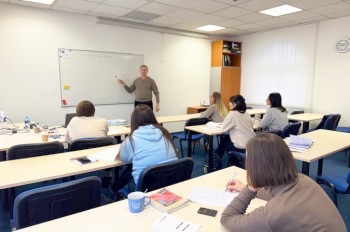 Стать бухгалтером в Чехии: началась запись на курсы профподготовки в Праге