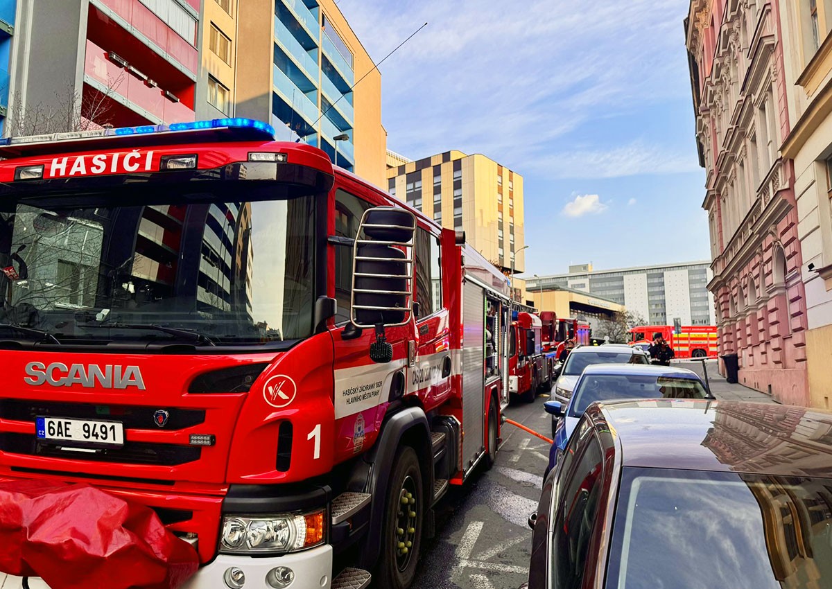 В Праге подросток выпрыгнул из окна горящей квартиры
