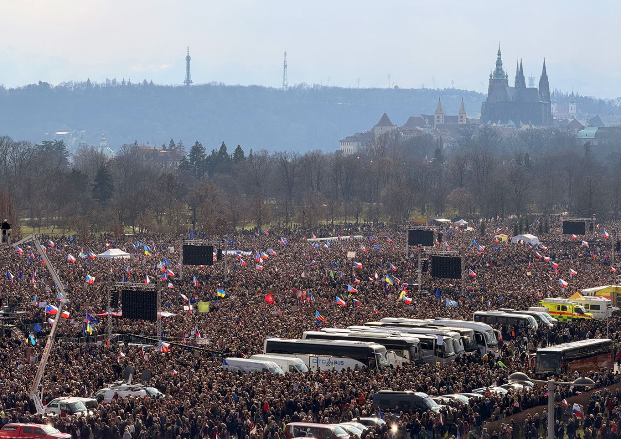 В Праге митинг против правительства собрал 250 тыс. человек: фото и видео