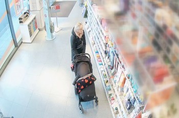 В Праге женщина использовала ребенка для кражи презервативов: видео