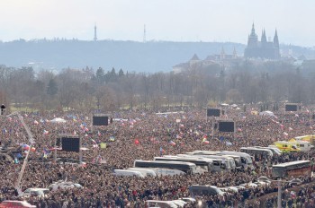 В Праге митинг против правительства собрал 250 тыс. человек: фото и видео