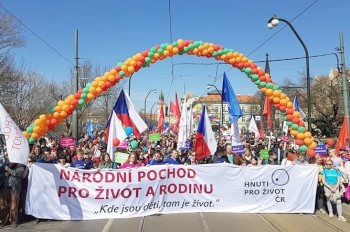 В Праге тысячи человек вышли на марш против абортов