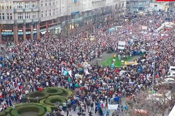 «Чехия – не Россия»: на митинг против Бабиша в Праге вышли 10 тыс. человек