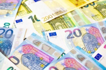 Правительство Чехии решило не назначать дату перехода на евро