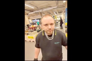 Появились подробности нападения охранника на украинца в Чехии: видео