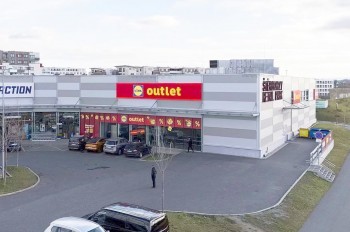 Lidl закрывает свой аутлет-магазин в Праге. Он не проработал и полгода