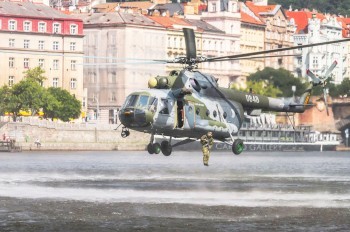 В центре Праги пройдет масштабная армейская акция: вертолеты, десант и многое другое