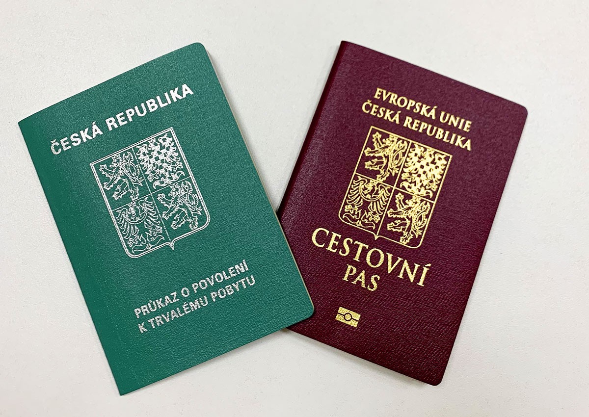 Семью украинцев выдворили из Чехии за мошенничество с пособиями