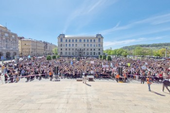 Студенты в Чехии массово протестуют против национализации общественных СМИ