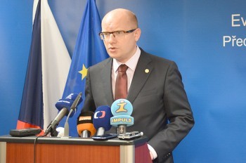 Премьер Чехии передумал уводить правительство в отставку