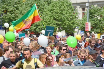 Марш за легализацию марихуаны в Праге собрал более 7 тыс. участников