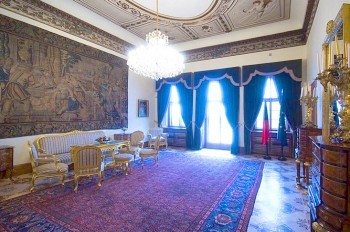 Парламент Чехии и Грзанский дворец открыли двери для посетителей