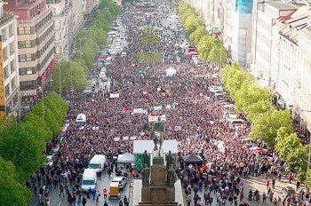 В Праге на митинг против Бабиша и Земана вышли 20 тыс. человек