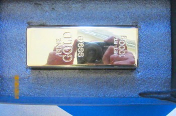 Доверчивый чех купил в Интернете «золотой слиток» за 10 тыс. крон