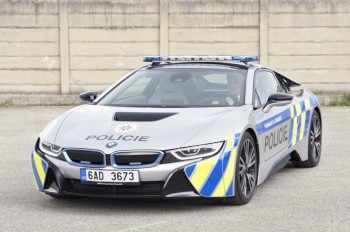 Чешские полицейские разбили арендованный BMW i8 спустя две недели