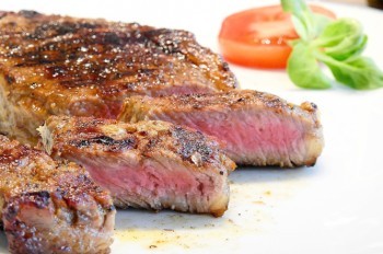 В Чехии преподаватели заставляли студентку-вегетарианку есть мясо