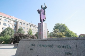 Вандалы осквернили памятник маршалу Коневу в Праге